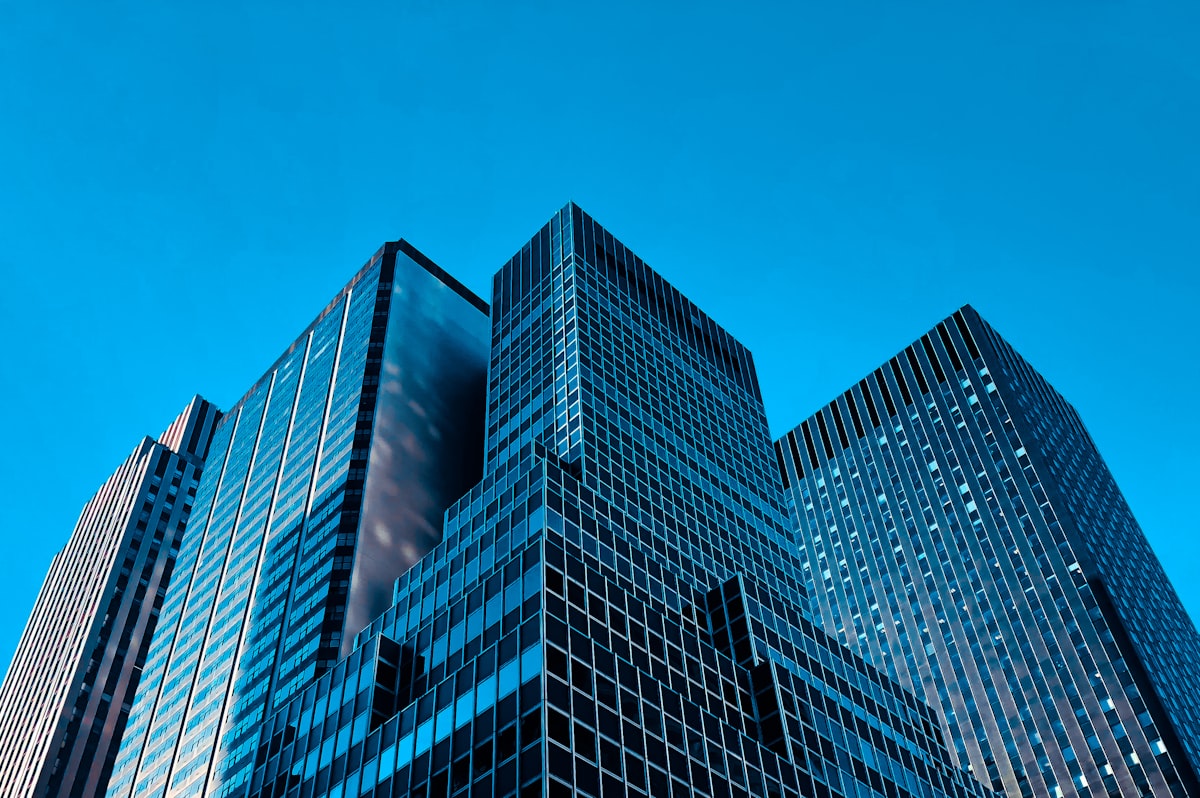 Immeubles de bureaux modernes symbolisant l'activité commerciale internationale